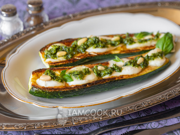 Кабачок с соусом песто, рецепт с фото