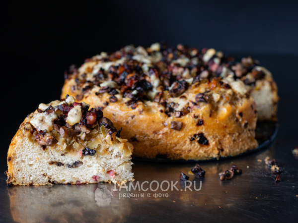 Пирог с беконом и грибами, рецепт с фото