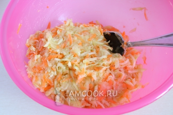 Соединить картошку с кабачками и морковью