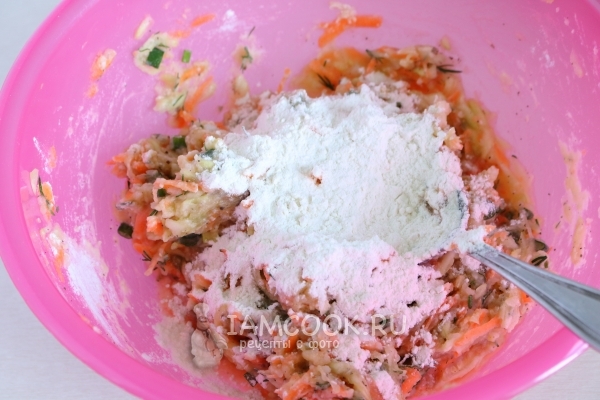 Всыпать муку