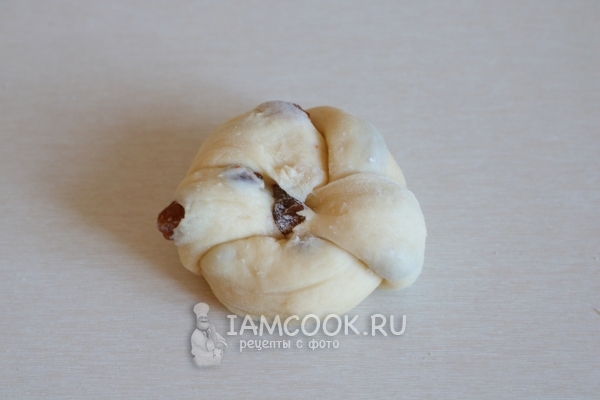 Слепить заготовку булочки