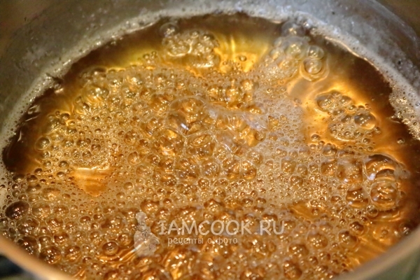 Вскипятить чай с сахаром