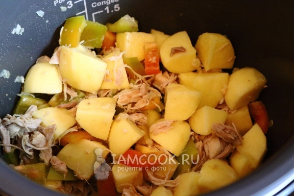 Положить овощи к мясу