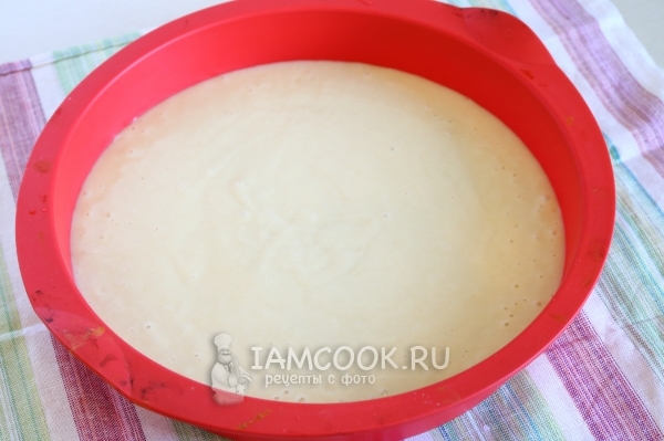 Перелить тесто в форму