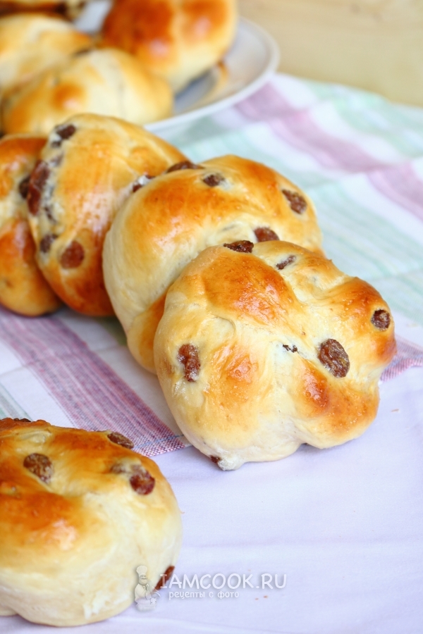 Фото булочек с изюмом из дрожжевого теста