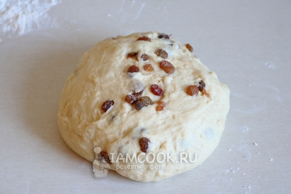 Добавить в тесто изюм