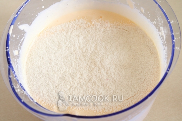 Всыпать муку