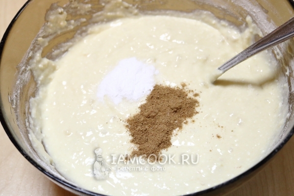 Всыпать разрыхлитель и корицу