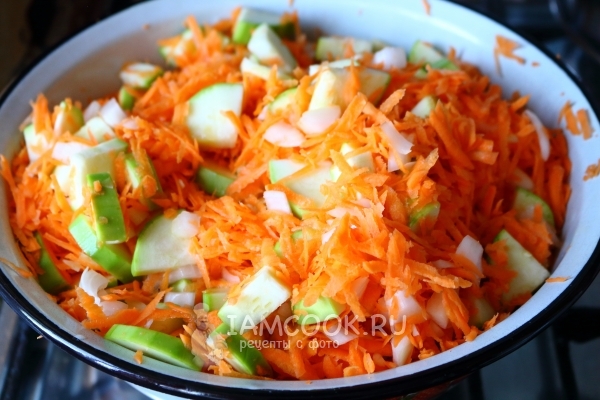 Поставить овощи тушиться