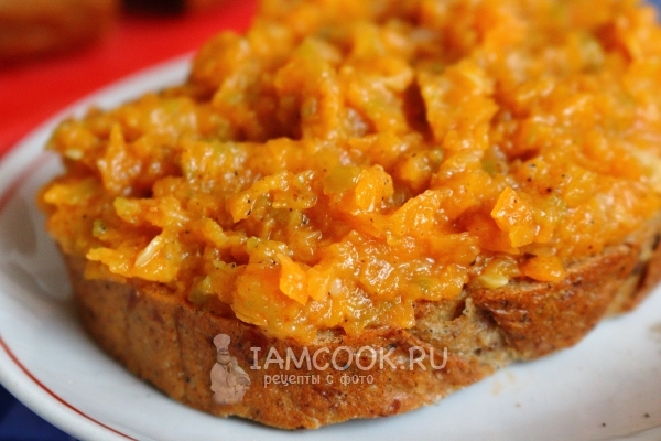 Намазать икру на хлеб