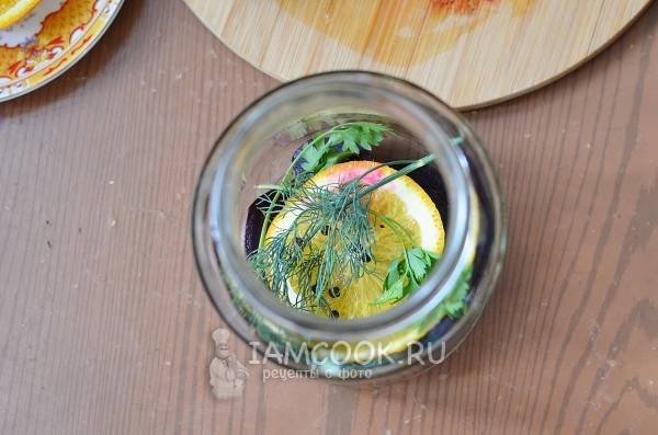 Положить зелень и перец