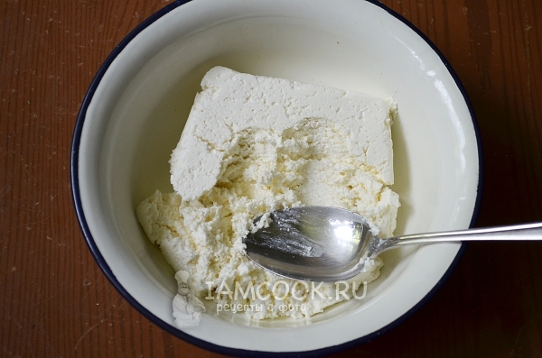 Растереть творог