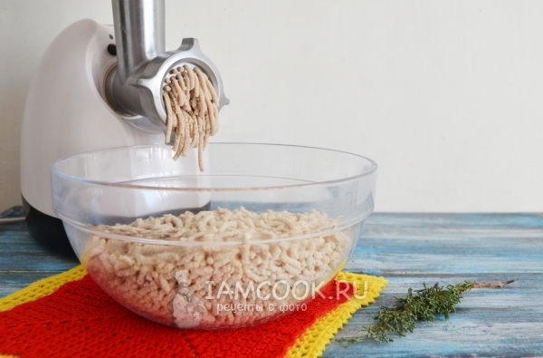 Перекрутить мясо на мясорубке