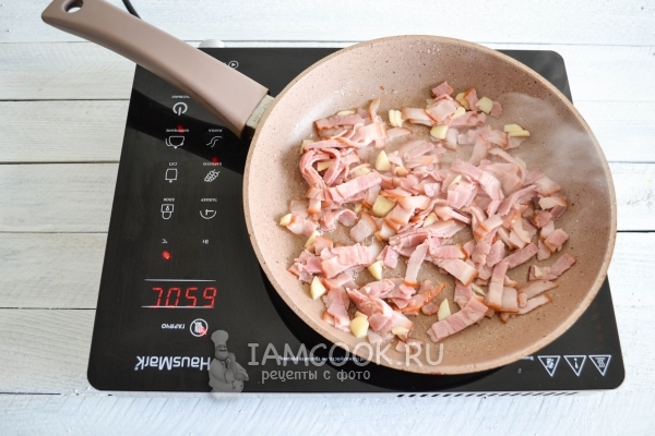 Положить бекон