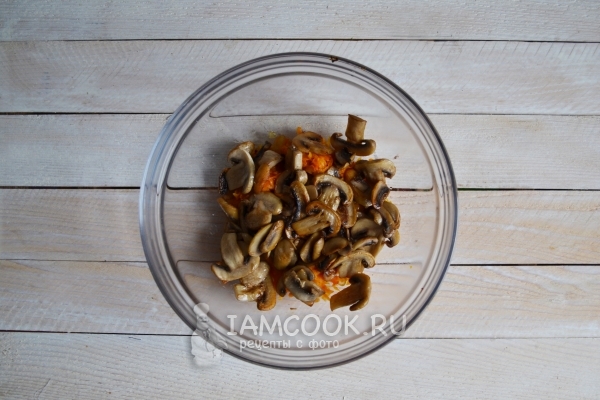 Обжарить грибы