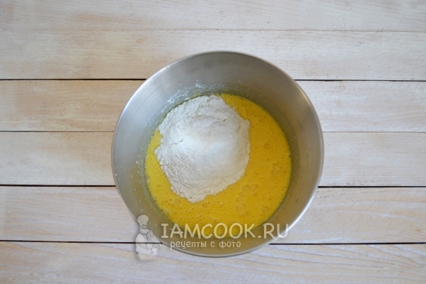 Всыпать муку