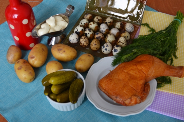 Ингредиенты для салата «Гнездо глухаря» с копченой курицей