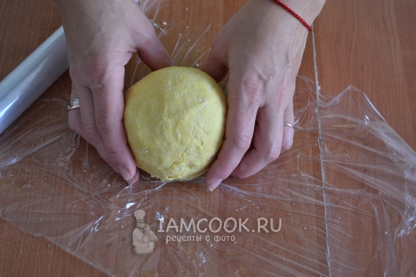 Завернуть тесто в пленку