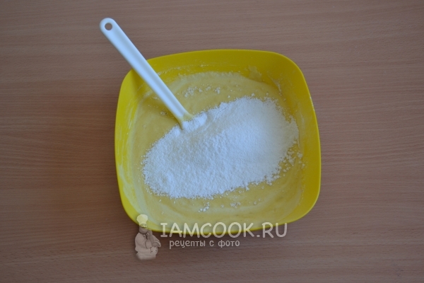 Всыпать муку