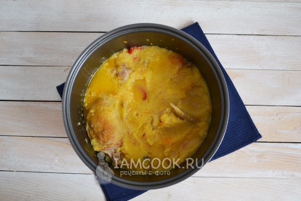 Потушить курицу с кукурузной крупой