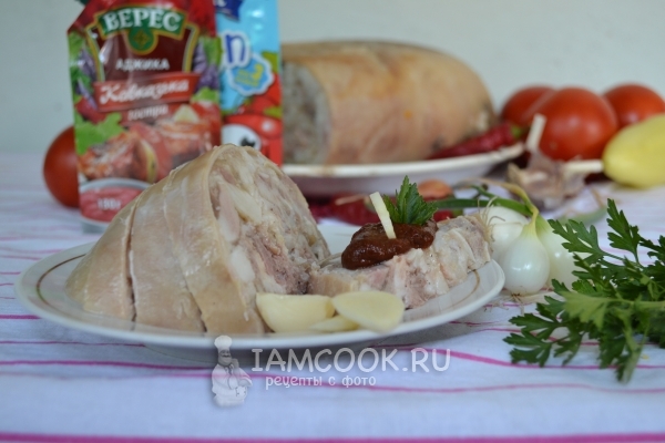 Порезать свиной желудок на кусочки