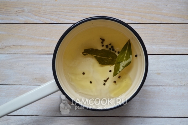 Влить уксус и масло