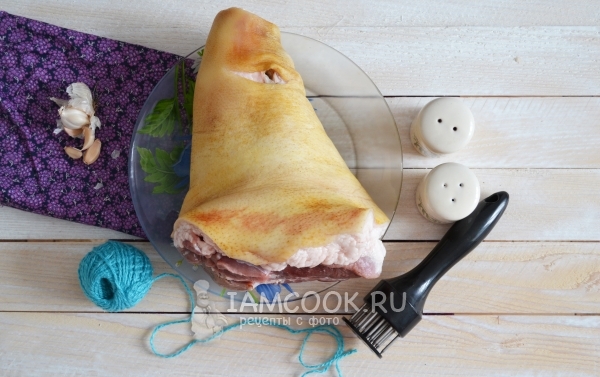 Ингредиенты для приготовления рулета из свиной рульки в мультиварке