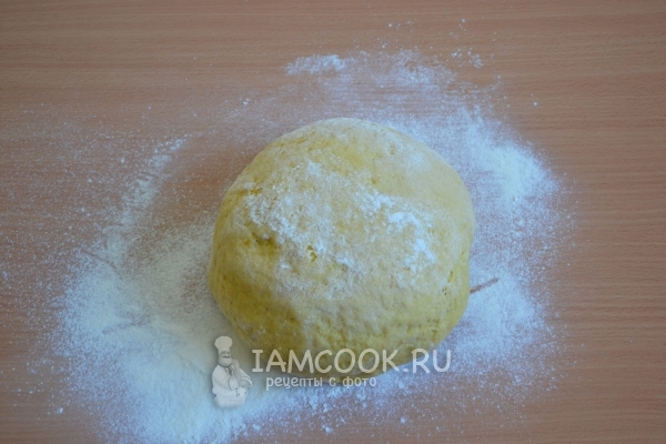 Присыпать тесто мукой