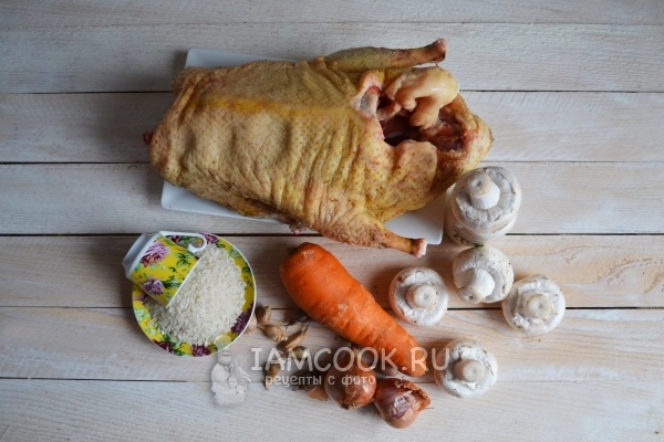 Ингредиенты для утки, фаршированной рисом и грибами
