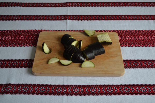 Порезать баклажан