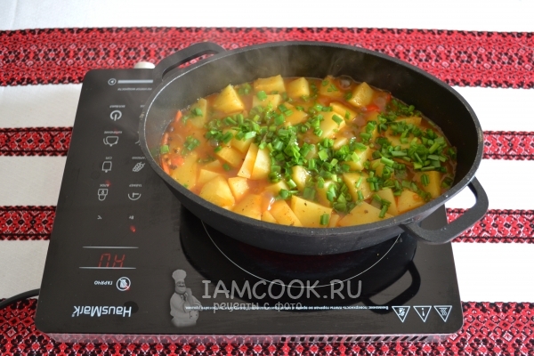 Положить зеленый лук