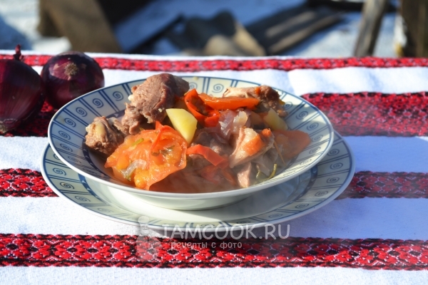 Готовая хашлама из баранины на костре