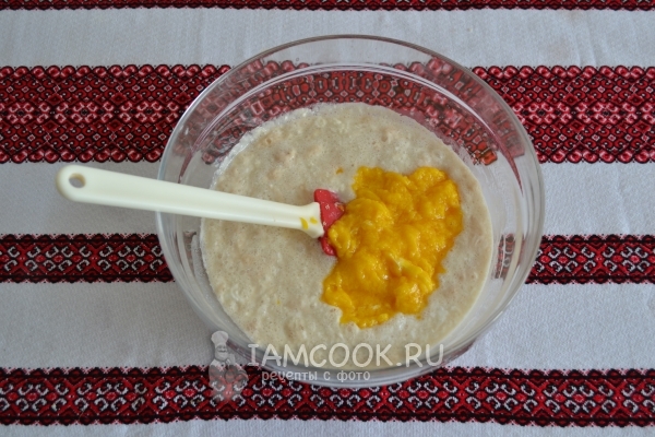 Соединяем опару с яичной смесью