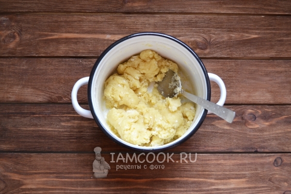 Всыпать муку и размешать