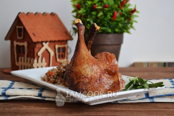 Фото утки, фаршированной гречкой, в духовке
