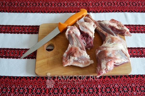 Срезать с кости мясо
