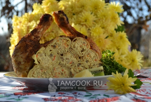 Фаршированная курица в разрезе