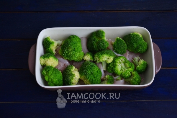 Выложить капусту на мясо