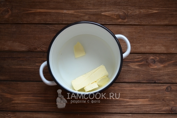 Положить масло в воду с солью