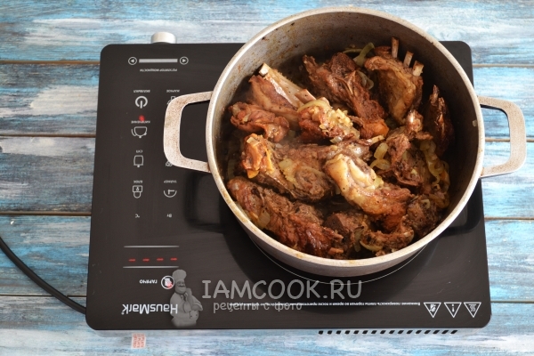 Потушить ребра