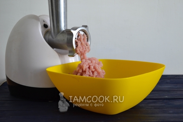 Перекрутить мясо на мясорубке