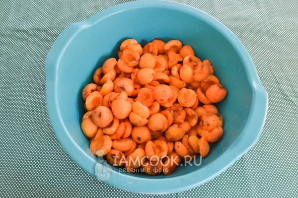 Удалить из абрикосов косточки