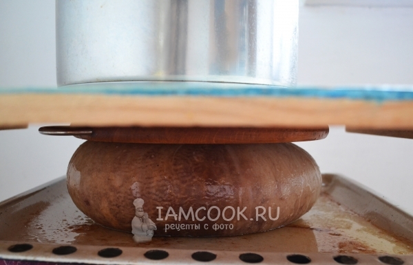 Положить на сальтисон груз