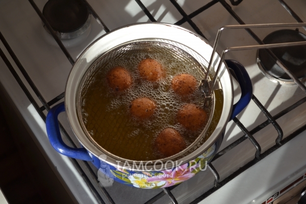 Пожарить пончики