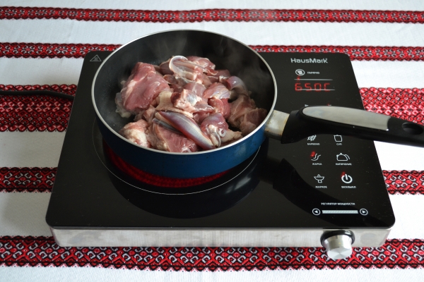 Обжарить мясо