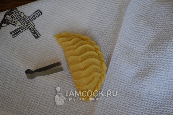 Слепить пирожок