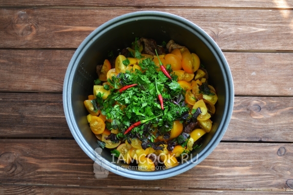 Добавить зелень и перец