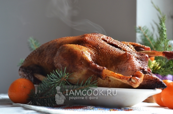 Рождественский гусь с яблоками