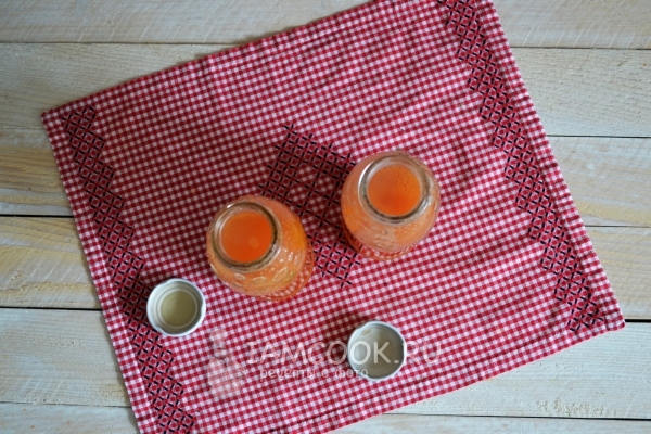 Перелить сок в банки