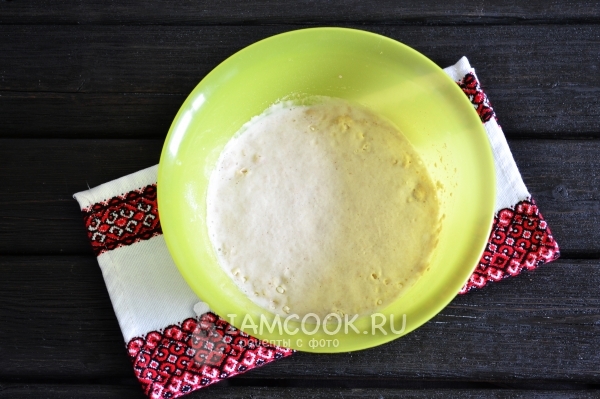 Добавить масло и яйца